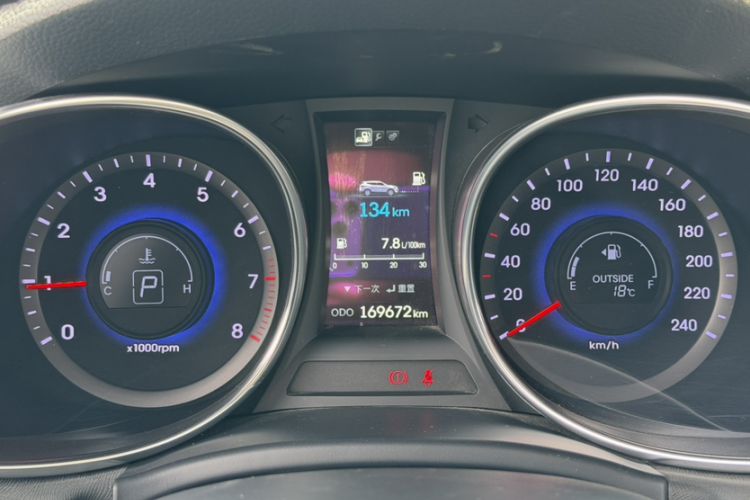 Used Hyundai Santa Fe 2015 2.0T Automatic Two-Wheel Drive Smart Version 5 Seats Odometer Close Up