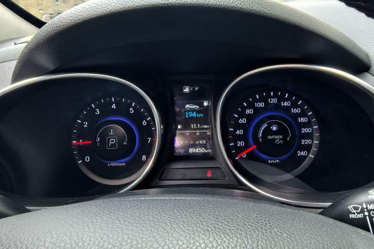 Used Hyundai Santa Fe 2015 2.0T Automatic Two-Wheel Drive Smart Version 5 Seats Odometer Close Up