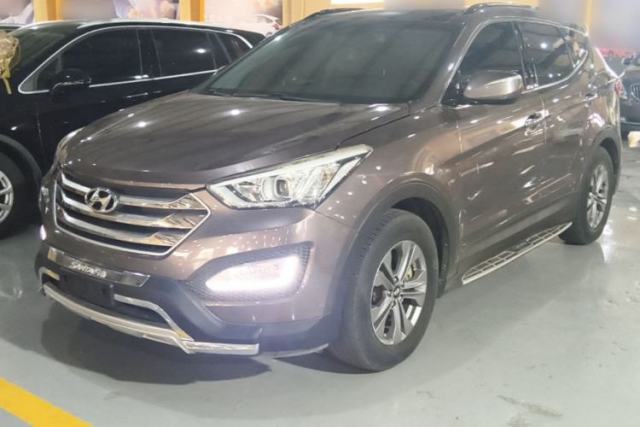 Used Hyundai Santa Fe 2015 2.0T Automatic Two-Wheel Drive Smart Version 5 Seats