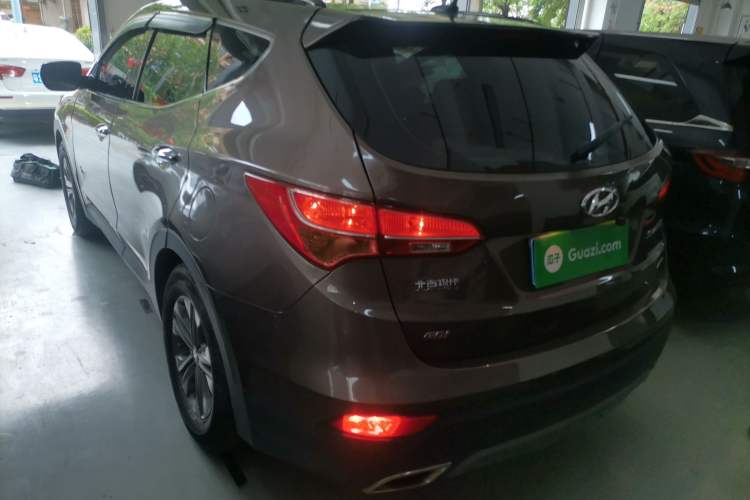 Used Hyundai Santa Fe 2015 2.4L Automatic All-Wheel Drive Smart Version 5 Seats Rear Left 45 Deg