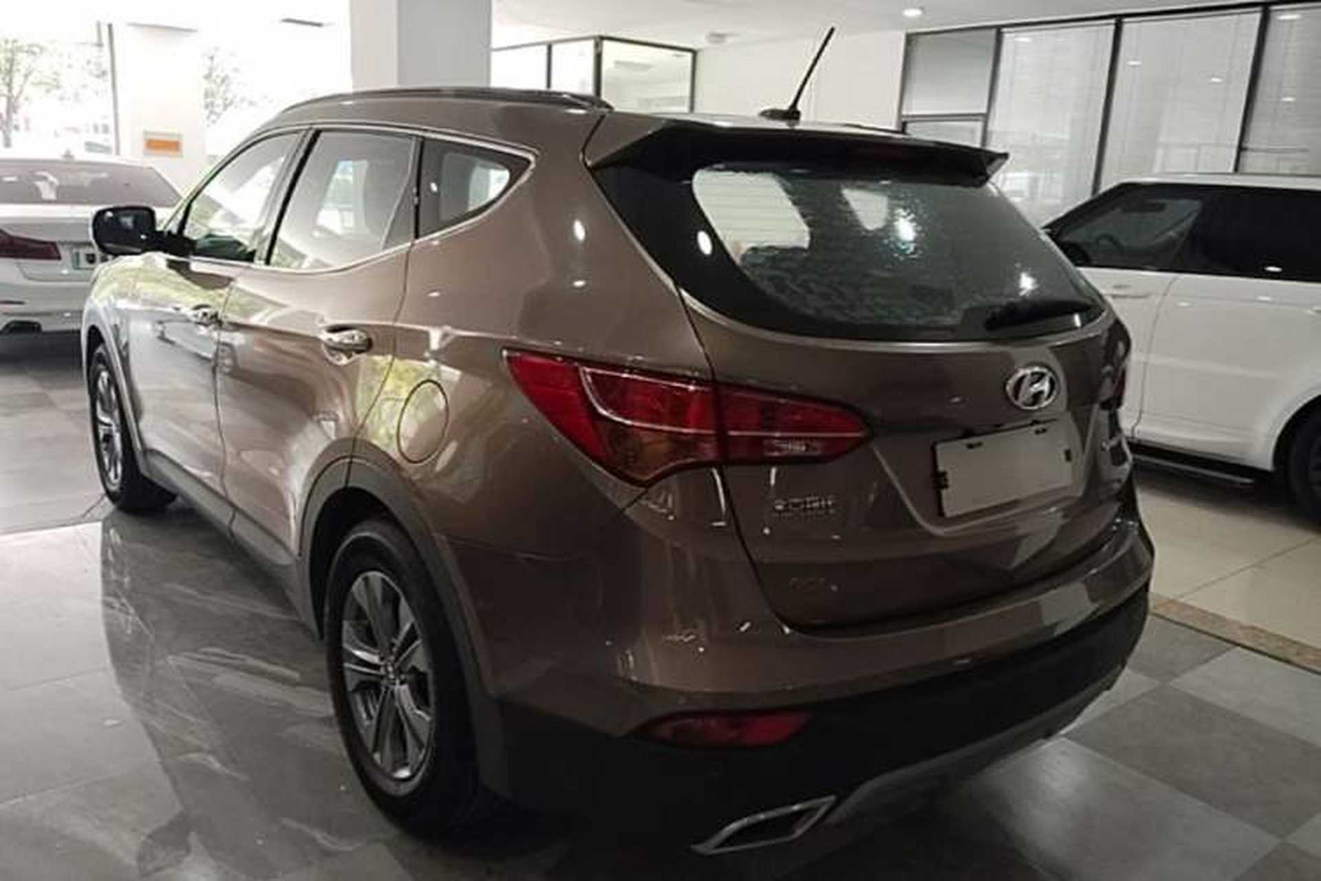 Used Hyundai Santa Fe 2015 2.4L Automatic Two-Wheel Drive Smart Version 5 Seats Rear Left 45 Deg