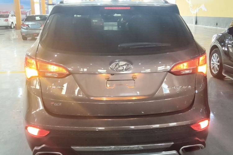 Used Hyundai Santa Fe 2015 2.0T Automatic Two-Wheel Drive Smart Version 5 Seats Rear