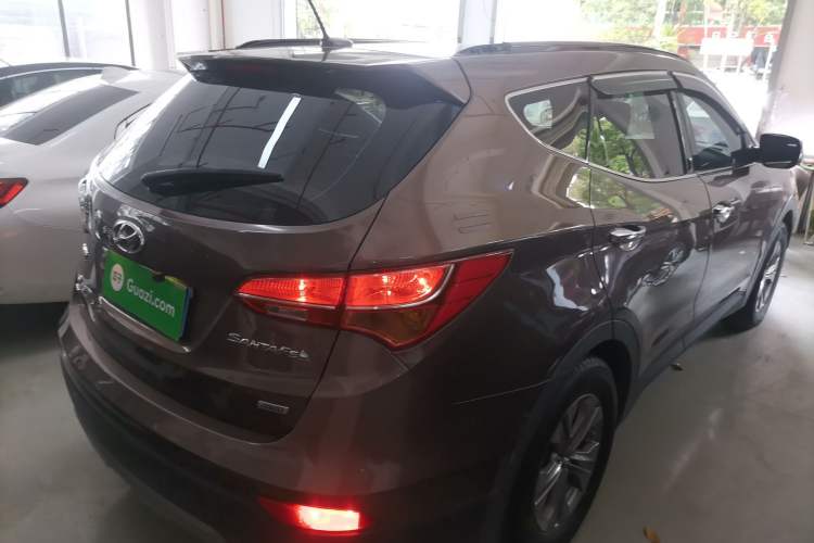 Used Hyundai Santa Fe 2015 2.4L Automatic All-Wheel Drive Smart Version 5 Seats Rear Right 45 Deg