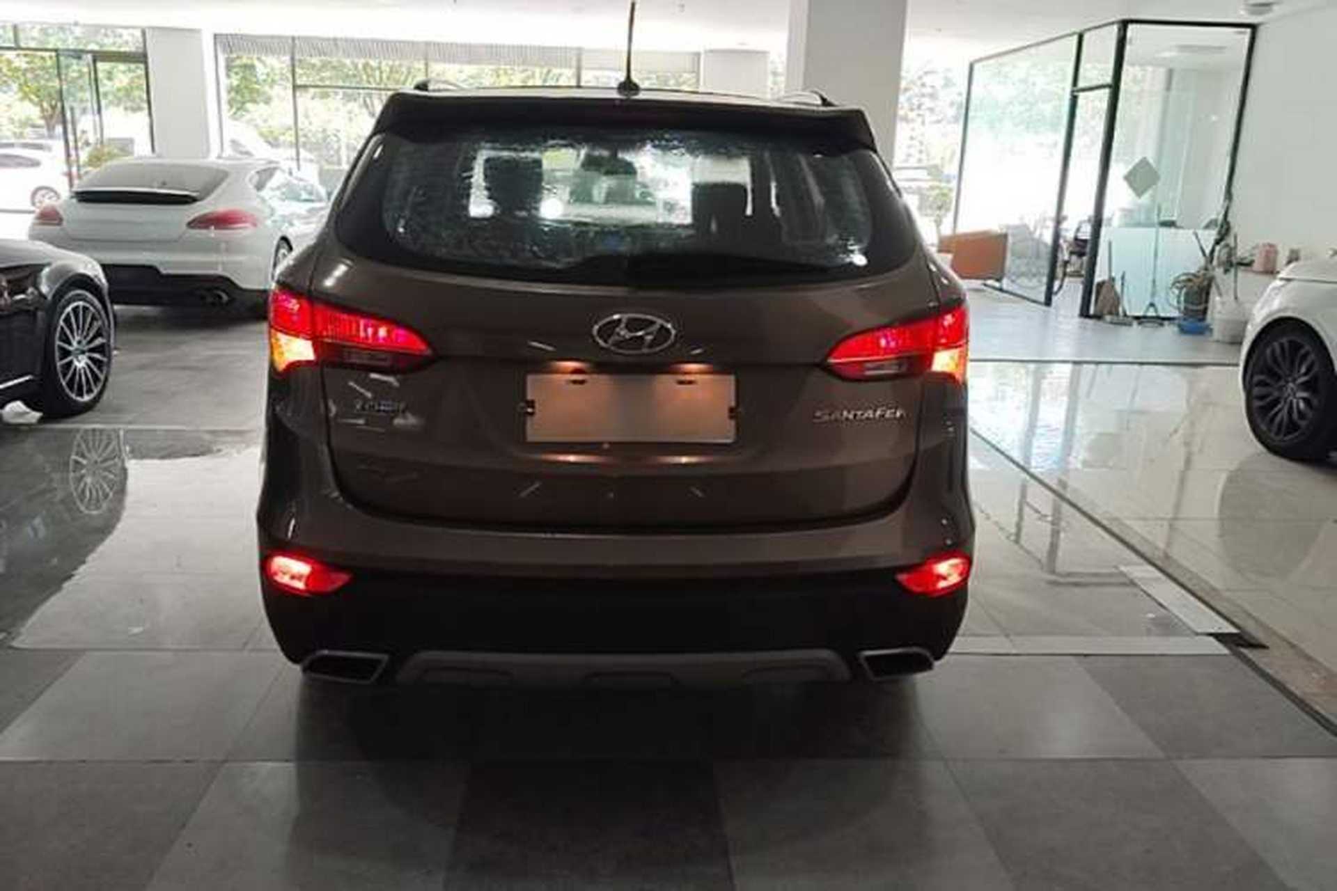 Used Hyundai Santa Fe 2015 2.4L Automatic Two-Wheel Drive Smart Version 5 Seats Rear
