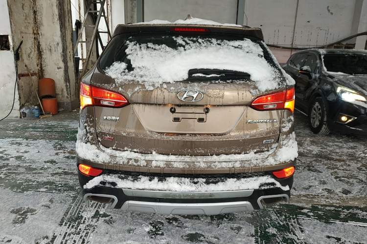 Used Hyundai Santa Fe 2015 2.4L Automatic All-Wheel Drive Smart Version 5 Seats Rear