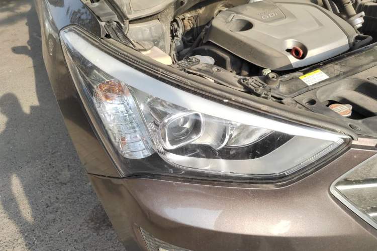 Used Hyundai Santa Fe 2015 2.0T Automatic All-Wheel Drive Smart Version 5 Seats Right Front Headlight