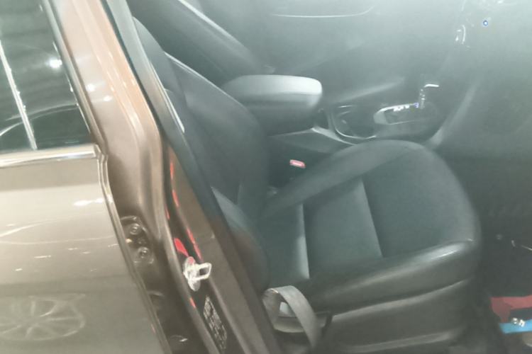 Used Hyundai Santa Fe 2015 2.0T Automatic Two-Wheel Drive Smart Version 5 Seats Right Front Seat