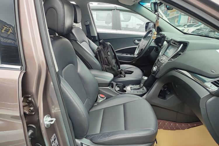 Used Hyundai Santa Fe 2015 2.0T Automatic Two-Wheel Drive Smart Version 5 Seats Right Front Seat