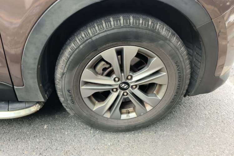 Used Hyundai Santa Fe 2015 2.0T Automatic Two-Wheel Drive Smart Version 5 Seats Right Front Wheel Hub