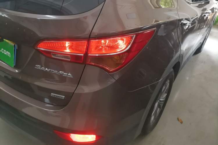 Used Hyundai Santa Fe 2015 2.4L Automatic All-Wheel Drive Smart Version 5 Seats Right Rear Taillight