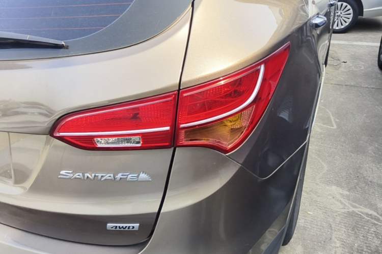 Used Hyundai Santa Fe 2015 2.0T Automatic 4x4 Smart 7-Seater Right Rear Taillight