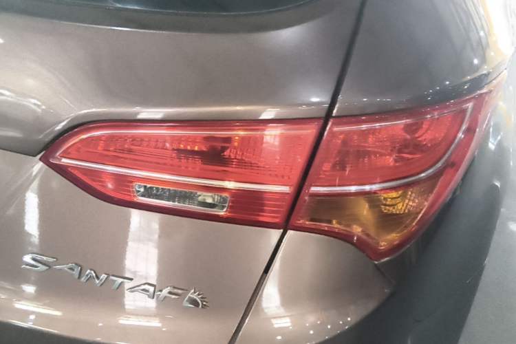 Used Hyundai Santa Fe 2015 2.0T Automatic Two-Wheel Drive Smart Version 5 Seats Right Rear Taillight