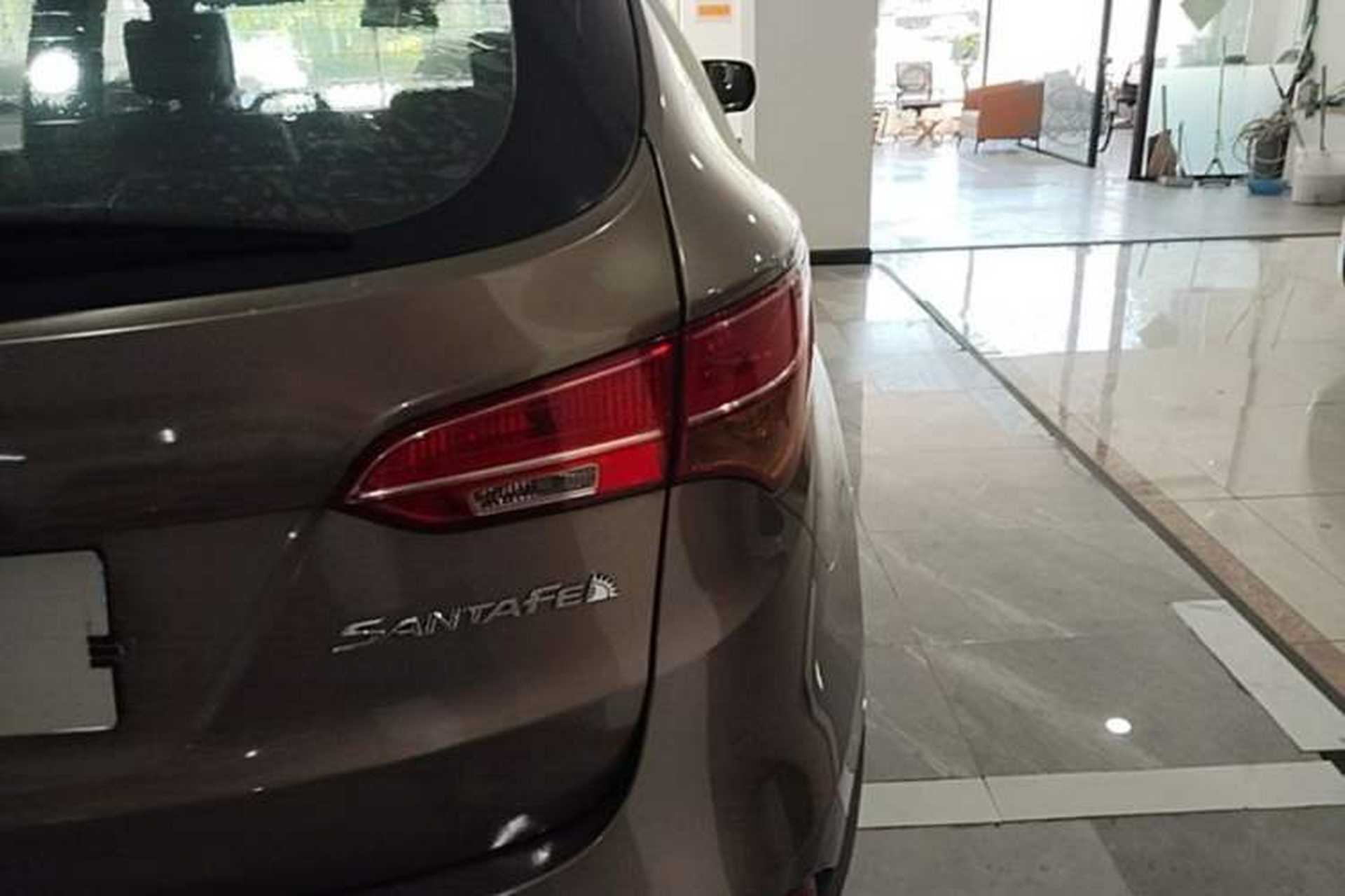 Used Hyundai Santa Fe 2015 2.4L Automatic Two-Wheel Drive Smart Version 5 Seats Right Rear Taillight