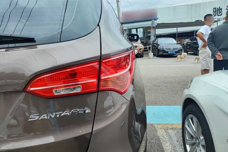 Used Hyundai Santa Fe 2015 2.0T Automatic Two-Wheel Drive Smart Version 5 Seats Right Rear Taillight