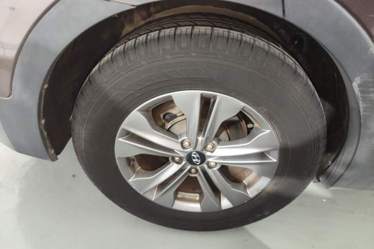 Used Hyundai Santa Fe 2015 2.0T Automatic Two-Wheel Drive Smart Version 5 Seats Right Rear Wheel Hub