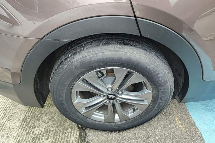 Used Hyundai Santa Fe 2015 2.0T Automatic Two-Wheel Drive Smart Version 5 Seats Right Rear Wheel Hub