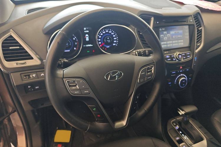 Used Hyundai Santa Fe 2015 2.0T Automatic All-Wheel Drive Smart Version 5 Seats Steering Wheel