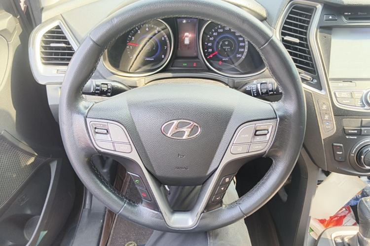 Used Hyundai Santa Fe 2015 2.0T Automatic 4x4 Smart 7-Seater Steering Wheel