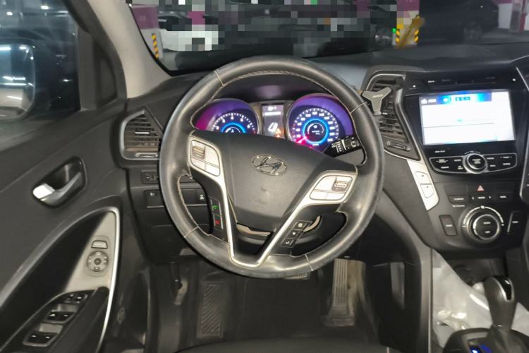 Used Hyundai Santa Fe 2015 2.0T Automatic All-Wheel Drive Smart Version 5 Seats Steering Wheel