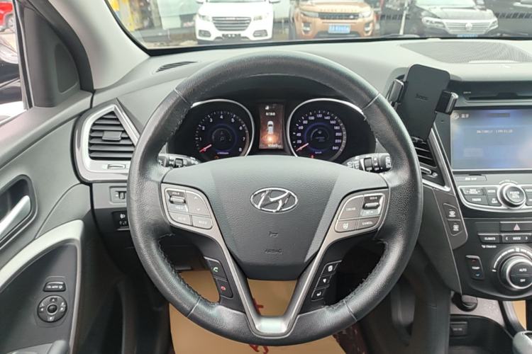 Used Hyundai Santa Fe 2015 2.0T Automatic Two-Wheel Drive Smart Version 5 Seats Steering Wheel