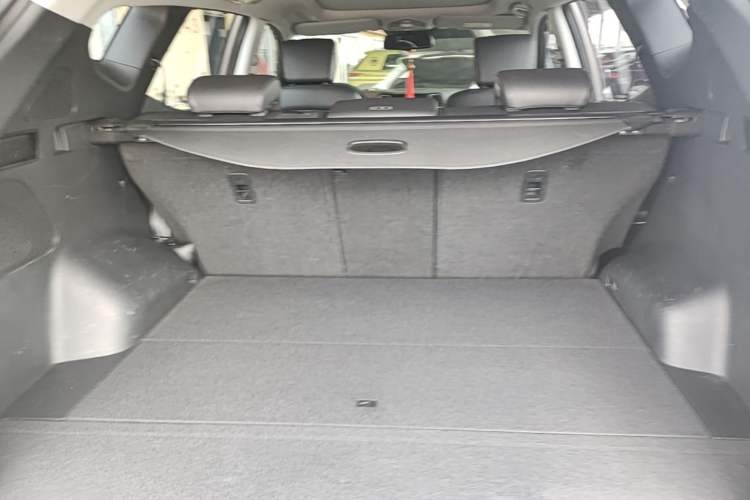 Used Hyundai Santa Fe 2015 2.4L Automatic All-Wheel Drive Smart Version 5 Seats Trunk