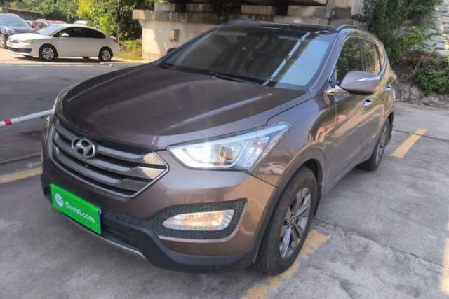Ojetý Hyundai Santa Fe 2015 2.4L Automatic Two-Wheel Drive Smart Version 5 Seats