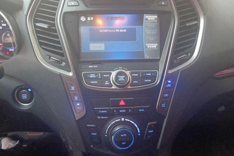 Used Hyundai Santa Fe 2015 2.0T Automatic 4x4 Top-Grade 7-Seater Audio And AC Panel