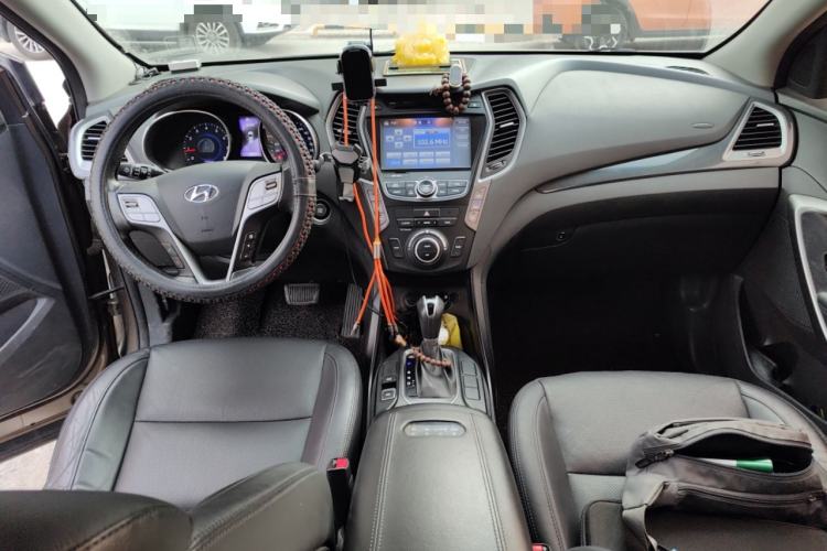 Used Hyundai Santa Fe 2015 2.0T Automatic 4x4 Smart 7-Seater Center Console