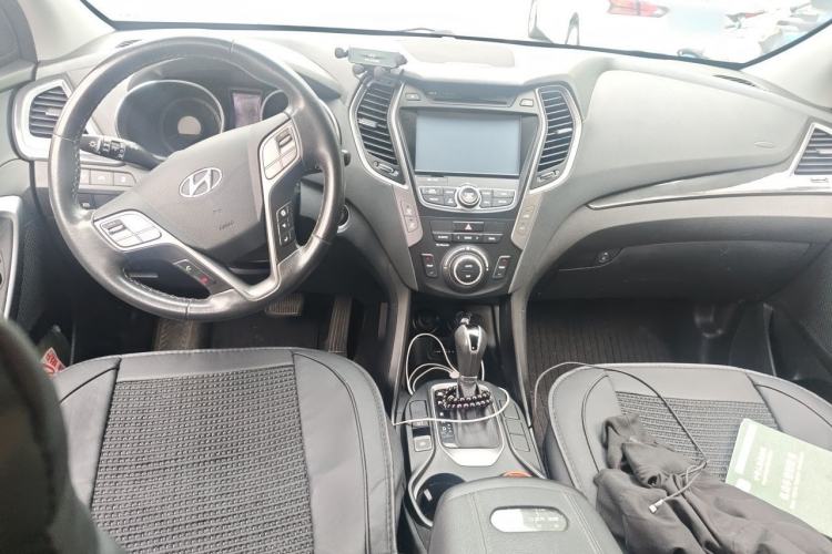Used Hyundai Santa Fe 2015 2.0T Automatic All-Wheel Drive Smart Version 5 Seats Center Console
