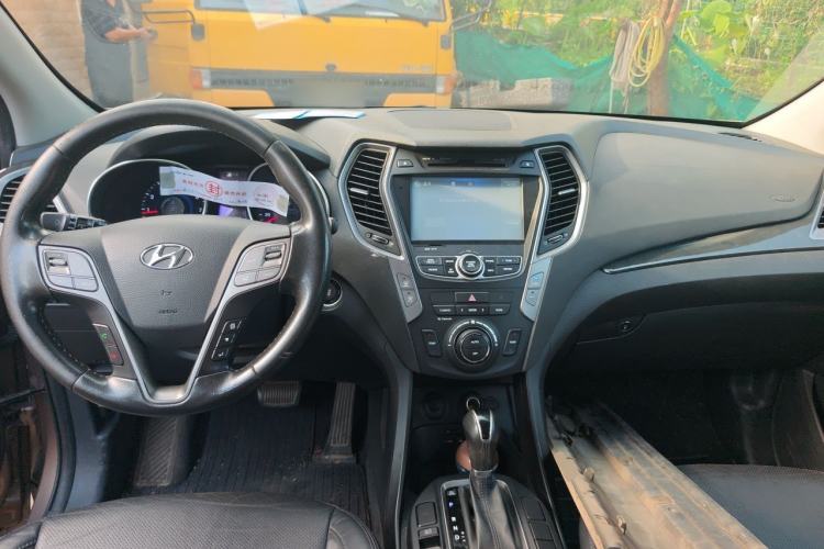 Used Hyundai Santa Fe 2015 2.0T Automatic All-Wheel Drive Smart Version 5 Seats Center Console