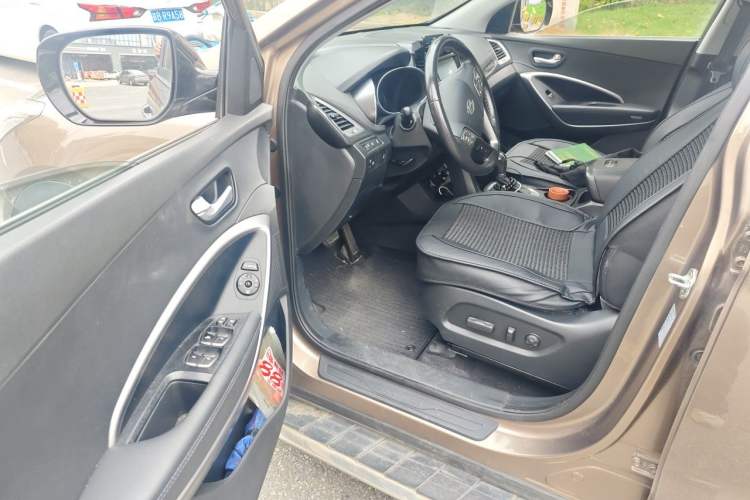 Used Hyundai Santa Fe 2015 2.0T Automatic All-Wheel Drive Smart Version 5 Seats Driver Seat