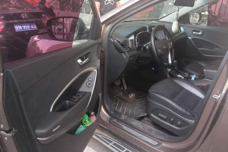 Used Hyundai Santa Fe 2015 2.0T Automatic 4x4 Top-Grade 7-Seater Driver Seat