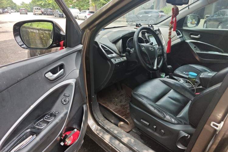 Used Hyundai Santa Fe 2015 2.0T Automatic 4x4 Smart 7-Seater Driver Seat
