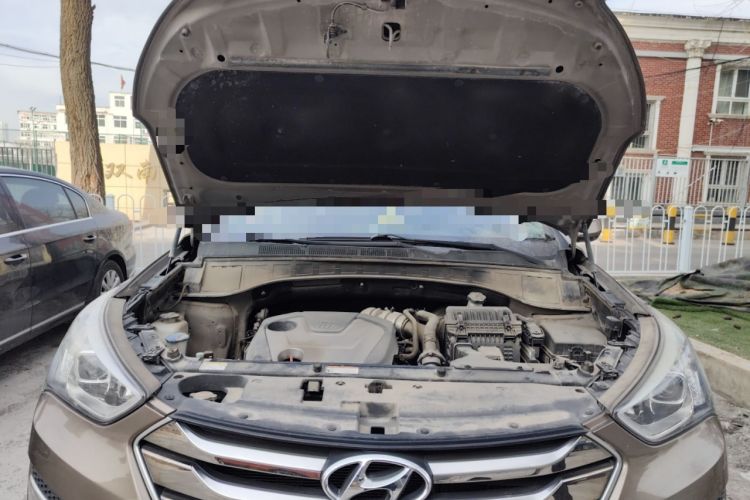 Used Hyundai Santa Fe 2015 2.0T Automatic 4x4 Smart 7-Seater Engine Bay