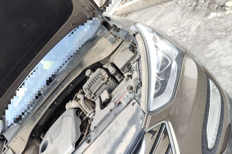 Used Hyundai Santa Fe 2015 2.0T Automatic 4x4 Smart 7-Seater Engine Bay Left