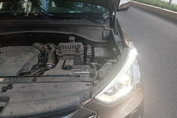 Used Hyundai Santa Fe 2015 2.0T Automatic 4x4 Top-Grade 7-Seater Engine Bay Left
