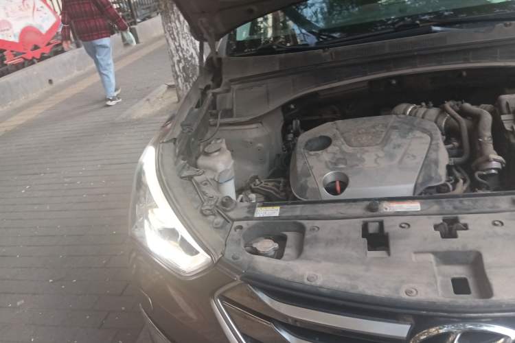 Used Hyundai Santa Fe 2015 2.0T Automatic 4x4 Top-Grade 7-Seater Engine Bay Right