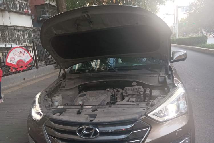 Used Hyundai Santa Fe 2015 2.0T Automatic 4x4 Top-Grade 7-Seater Engine Bay
