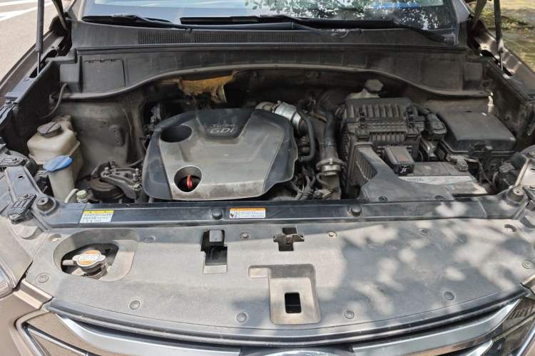 Used Hyundai Santa Fe 2015 2.0T Automatic 4x4 Smart 7-Seater Engine Bay