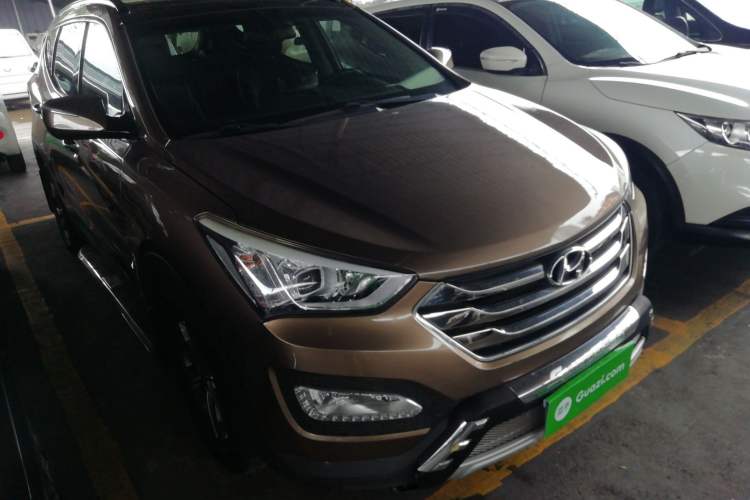 Used Hyundai Santa Fe 2015 2.0T Automatic All-Wheel Drive Smart Version 5 Seats Exterior 2