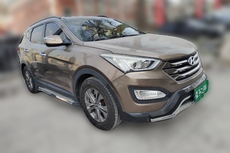 Used Hyundai Santa Fe 2015 2.0T Automatic 4x4 Smart 7-Seater Front Right 45 Deg