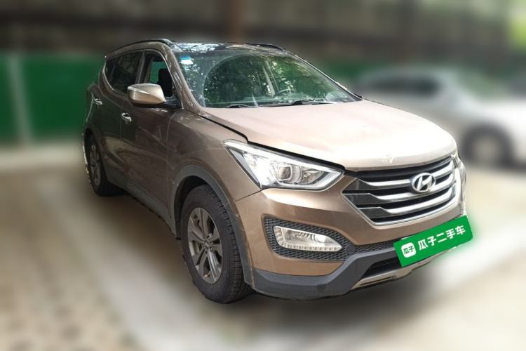 Used Hyundai Santa Fe 2015 2.4L Automatic Two-Wheel Drive Smart Version 5 Seats Front Right 45 Deg