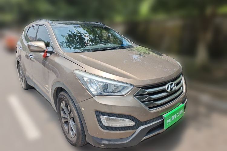 Used Hyundai Santa Fe 2015 2.0T Automatic 4x4 Smart 7-Seater Front Right 45 Deg