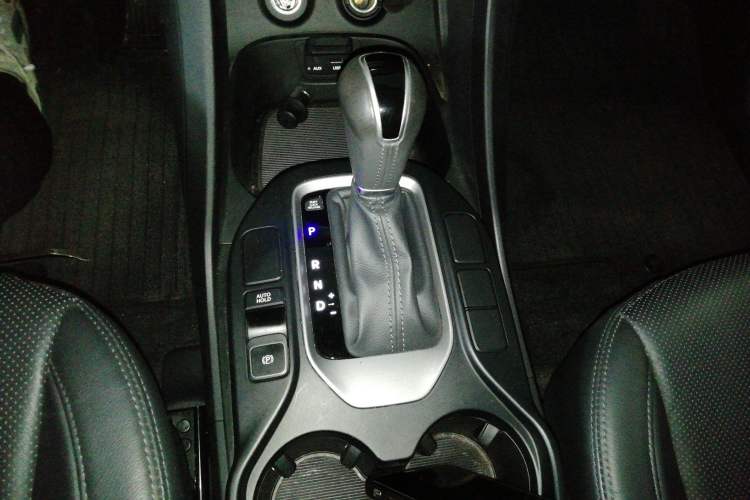 Used Hyundai Santa Fe 2015 2.0T Automatic All-Wheel Drive Smart Version 5 Seats Gear Lever