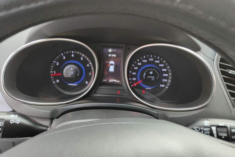 Used Hyundai Santa Fe 2015 2.0T Automatic 4x4 Smart 7-Seater Instrument Cluster