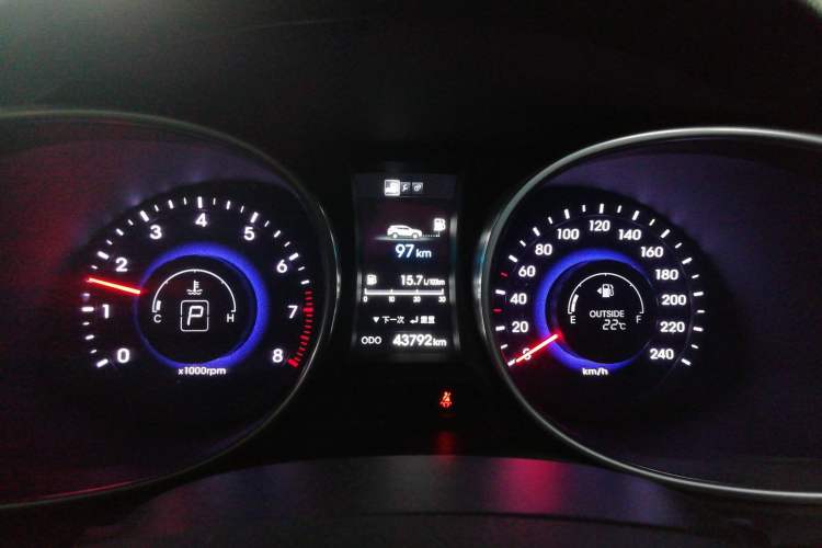 Used Hyundai Santa Fe 2015 2.0T Automatic All-Wheel Drive Smart Version 5 Seats Instrument Cluster