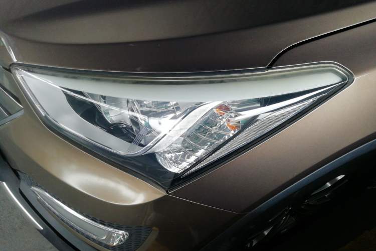 Used Hyundai Santa Fe 2015 2.0T Automatic All-Wheel Drive Smart Version 5 Seats Left Front Headlight