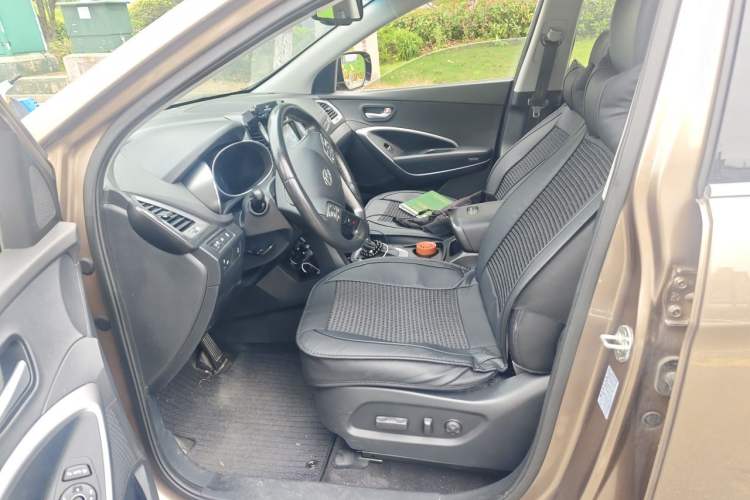 Used Hyundai Santa Fe 2015 2.0T Automatic All-Wheel Drive Smart Version 5 Seats Left Front Seat