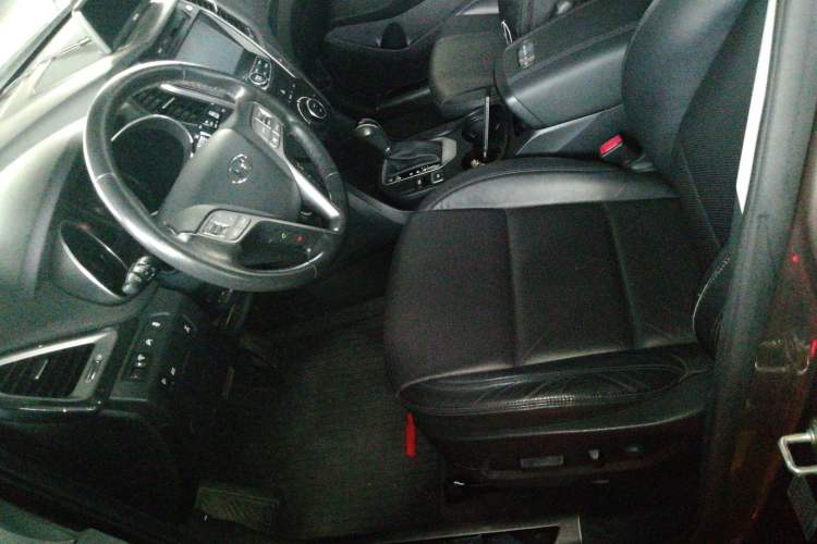 Used Hyundai Santa Fe 2015 2.0T Automatic All-Wheel Drive Smart Version 5 Seats Left Front Seat