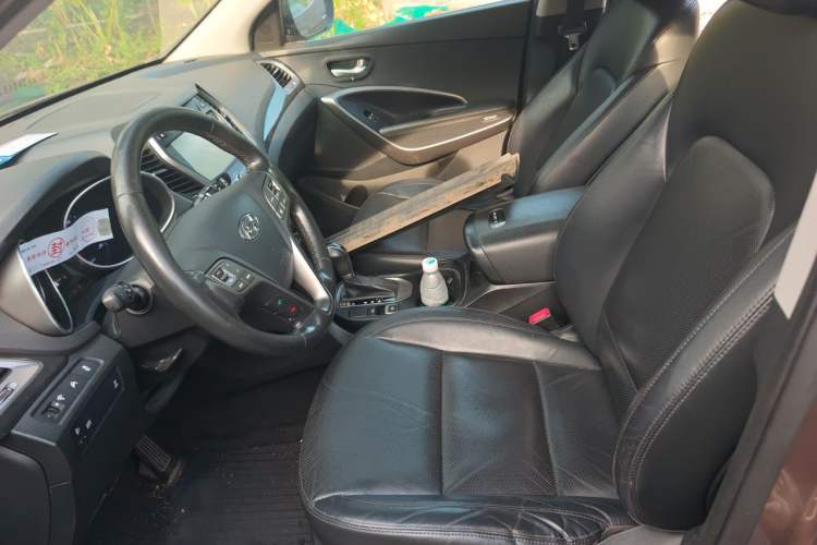 Used Hyundai Santa Fe 2015 2.0T Automatic All-Wheel Drive Smart Version 5 Seats Left Front Seat